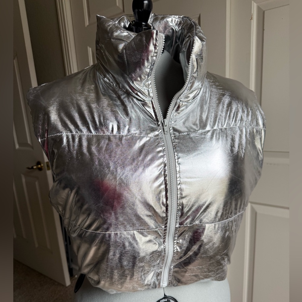 SHEIN Silver Puffer Cropped Vest size 3x Fits 16, 18, 20